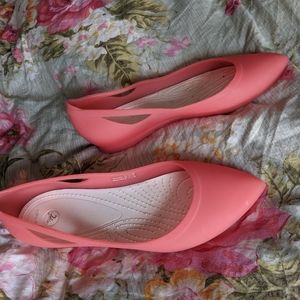 Crocs Rio Flats in coral/oyster
